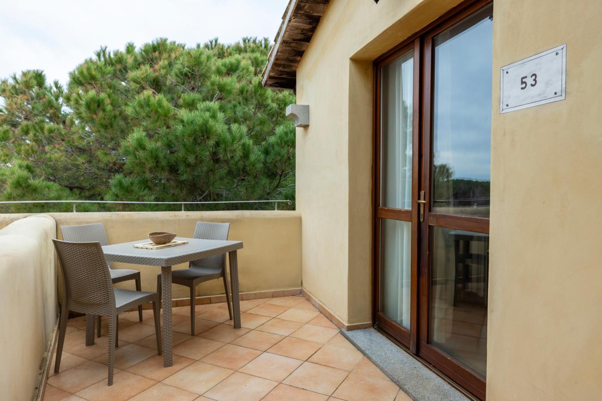 Residence Pierre & Vacances Vignola Mare Exterior photo